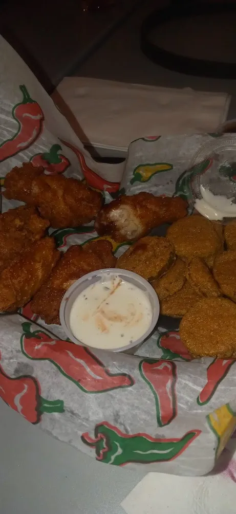 Chicken Wings with Fries